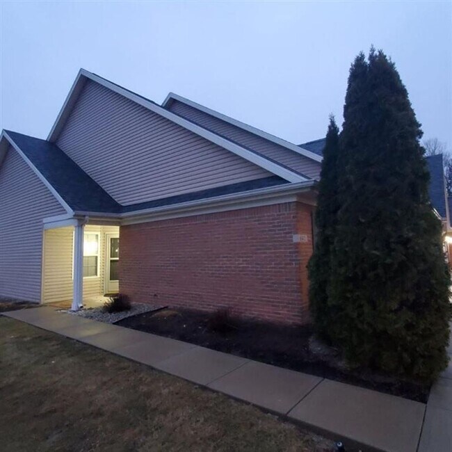 Building Photo - Beautiful condo on Richmond's South Side