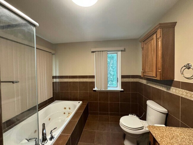 Foto del edificio - 25392 Surrey Ln