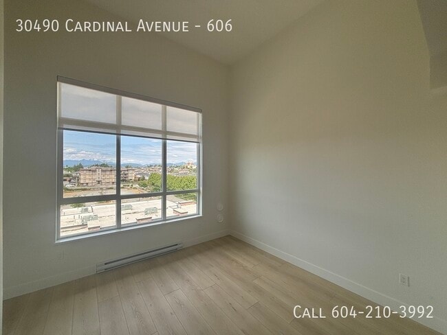 Building Photo - Top Floor Condo - 2 Parking Spots