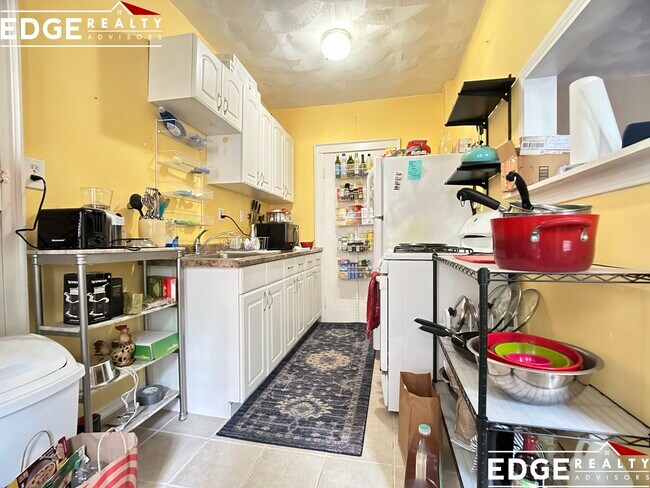 Foto del edificio - 249 Chestnut Hill Ave