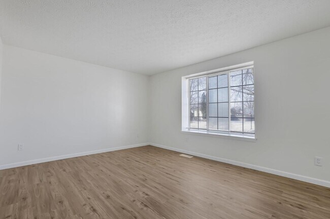 Building Photo - 874 Hilton Dr