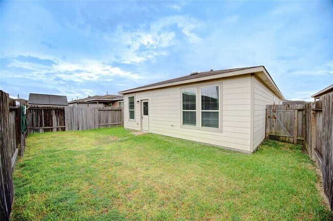 Building Photo - 2715 Skyview Long Dr