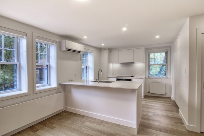 Photo du bâtiment - 1 Av. Rosemount