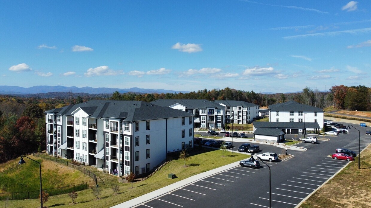 Highline North Apartments in Asheville, NC