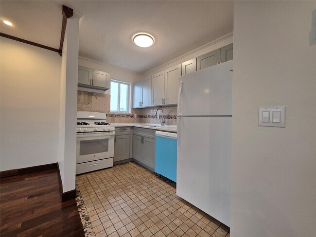 Foto del edificio - 125 White Plains Rd