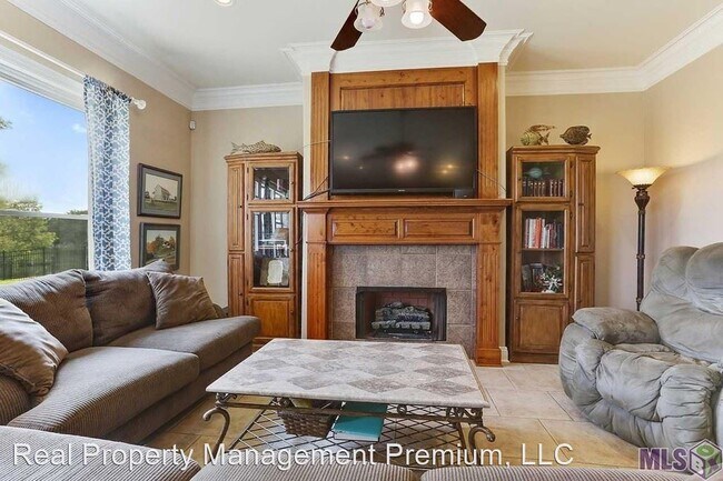 Foto del edificio - 5 br, 3 bath House - 39349 Lakeland Ave