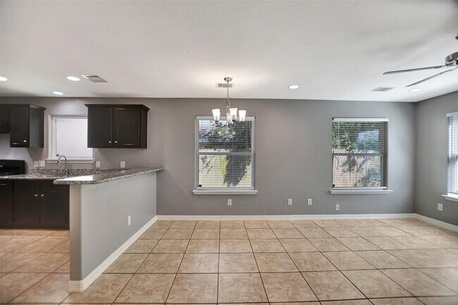 Building Photo - 221 Tilden Dr