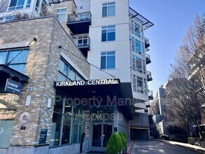Building Photo - 211 Kirkland Ave