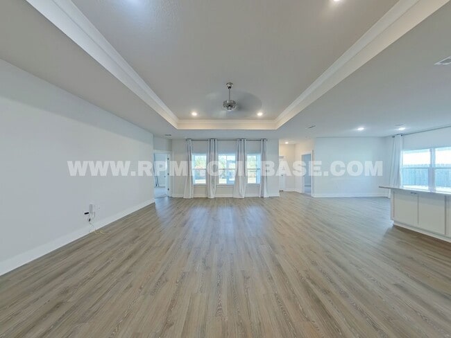 Foto del edificio - Spacious 4-Bedroom Home with Community Pool and Modern Features in Shoal River Landing
