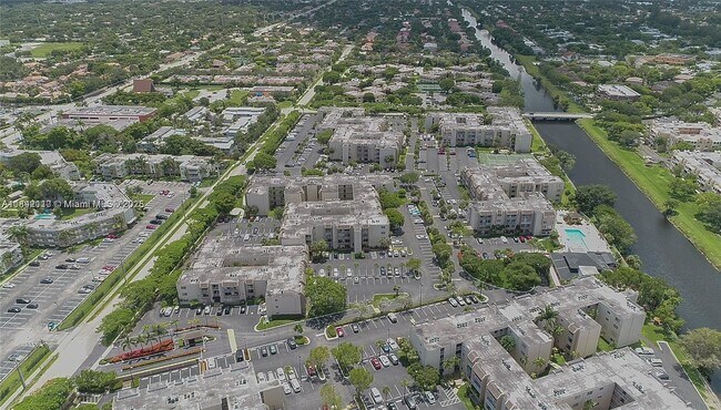 Foto del edificio - 7755 SW 86th St