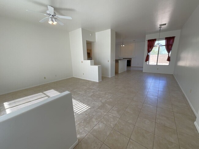 Foto del edificio - Convenient Eastside location on cul-de-sac