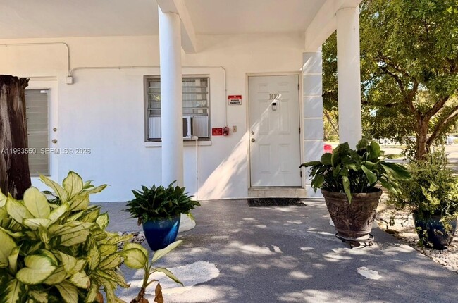 Building Photo - 3515 Van Buren St