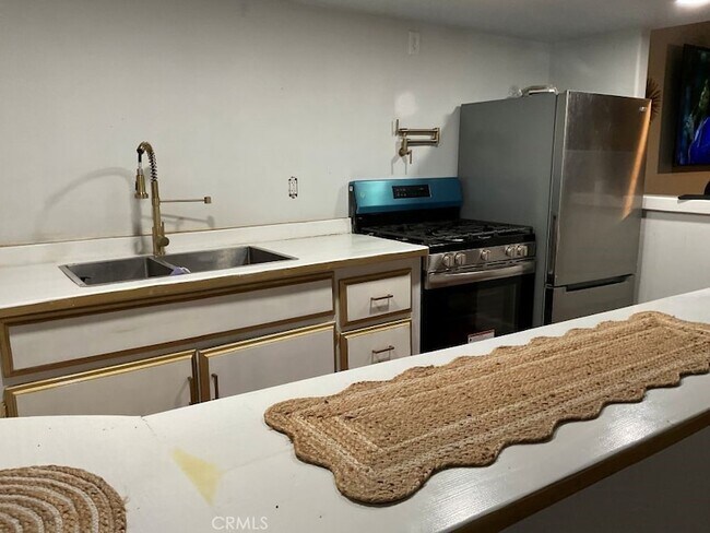 Foto del edificio - 15678 Avion Ln