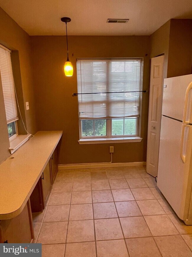 Building Photo - 19 Beaver Run Dr