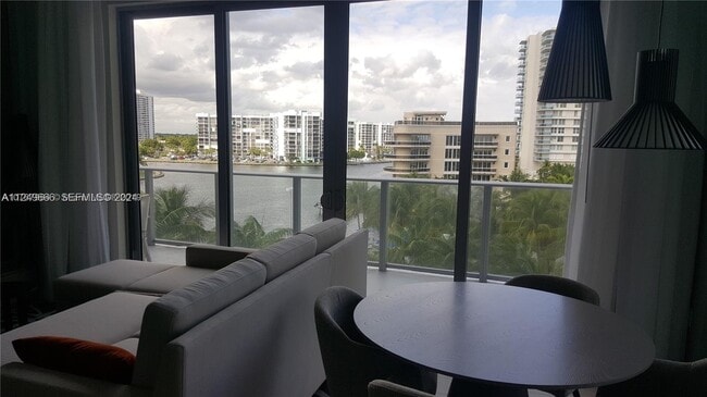 Building Photo - 4010 S Ocean Dr