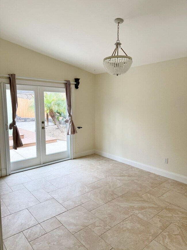 Building Photo - Beautiful Dog-Friendly Home in Oceanside