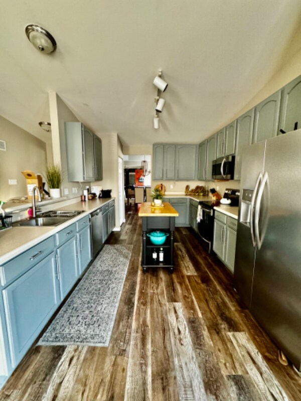 Building Photo - 1837 English Oak Dr