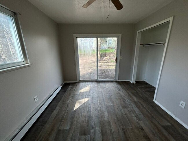 Building Photo - 138 Mendel Ct