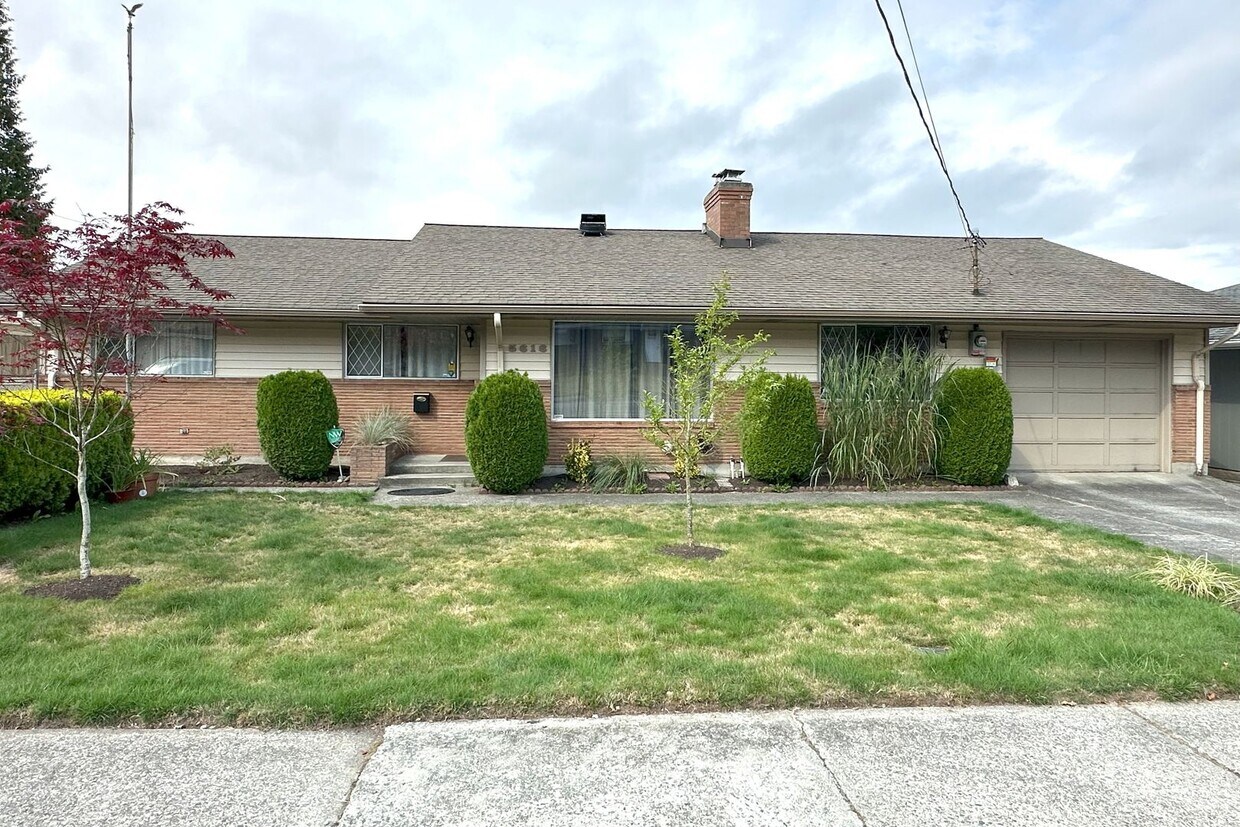 Primary Photo - 3 bd Rambler in View Ridge Neighborhood