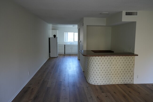 Unit 17 - LR2 - 4310 Ventura Canyon