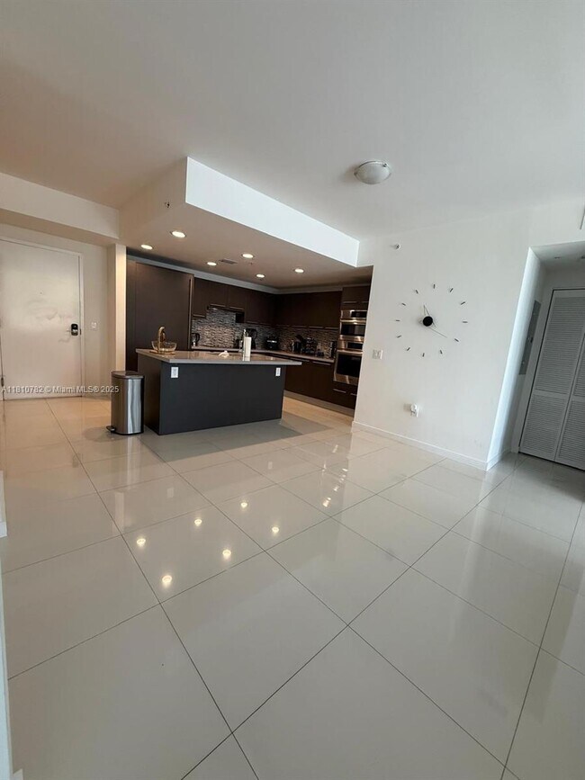 Foto del edificio - 7825 NW 107th Ave