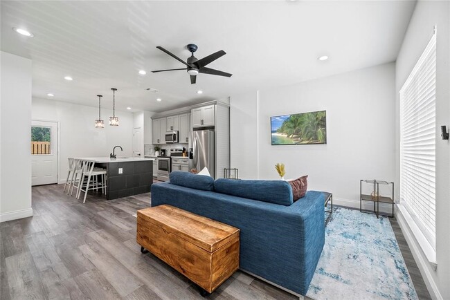 Building Photo - 8636 Scott St