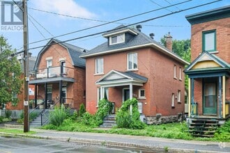 Building Photo - 391 Sunnyside Ave