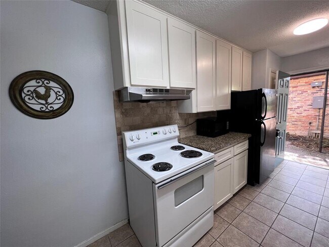 Building Photo - 5230 Arboles Dr