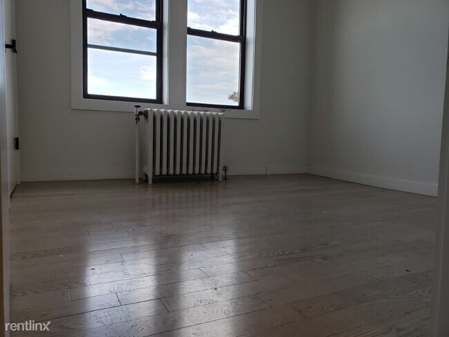 Foto del edificio - 6415 Broadway