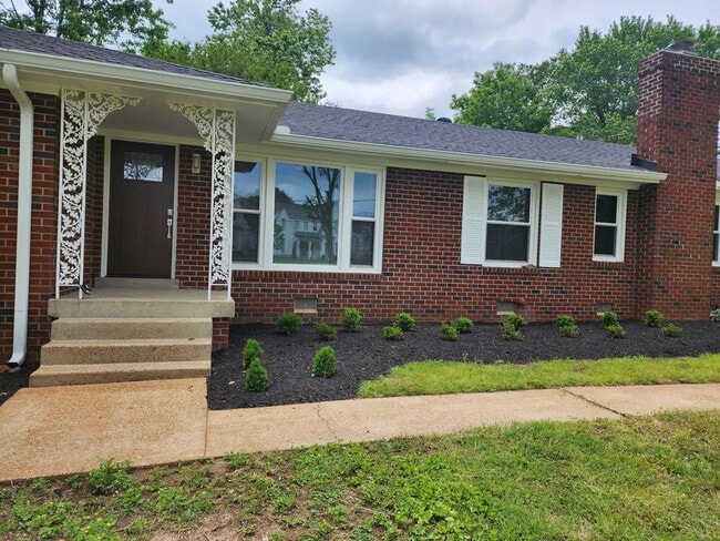 Foto del edificio - 5108 Cornwall Dr