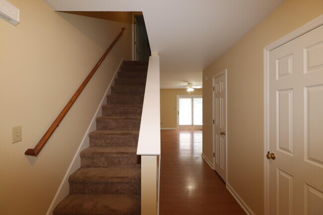 Foto del edificio - 3854 Sugar Creek Dr