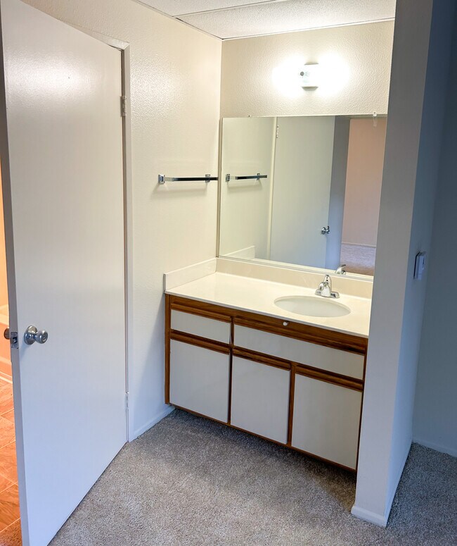 1 dormitorio, 1 baño - Tocador espacioso - 650 pies cuadrados - Twin Oaks - 65+ Senior Apartments
