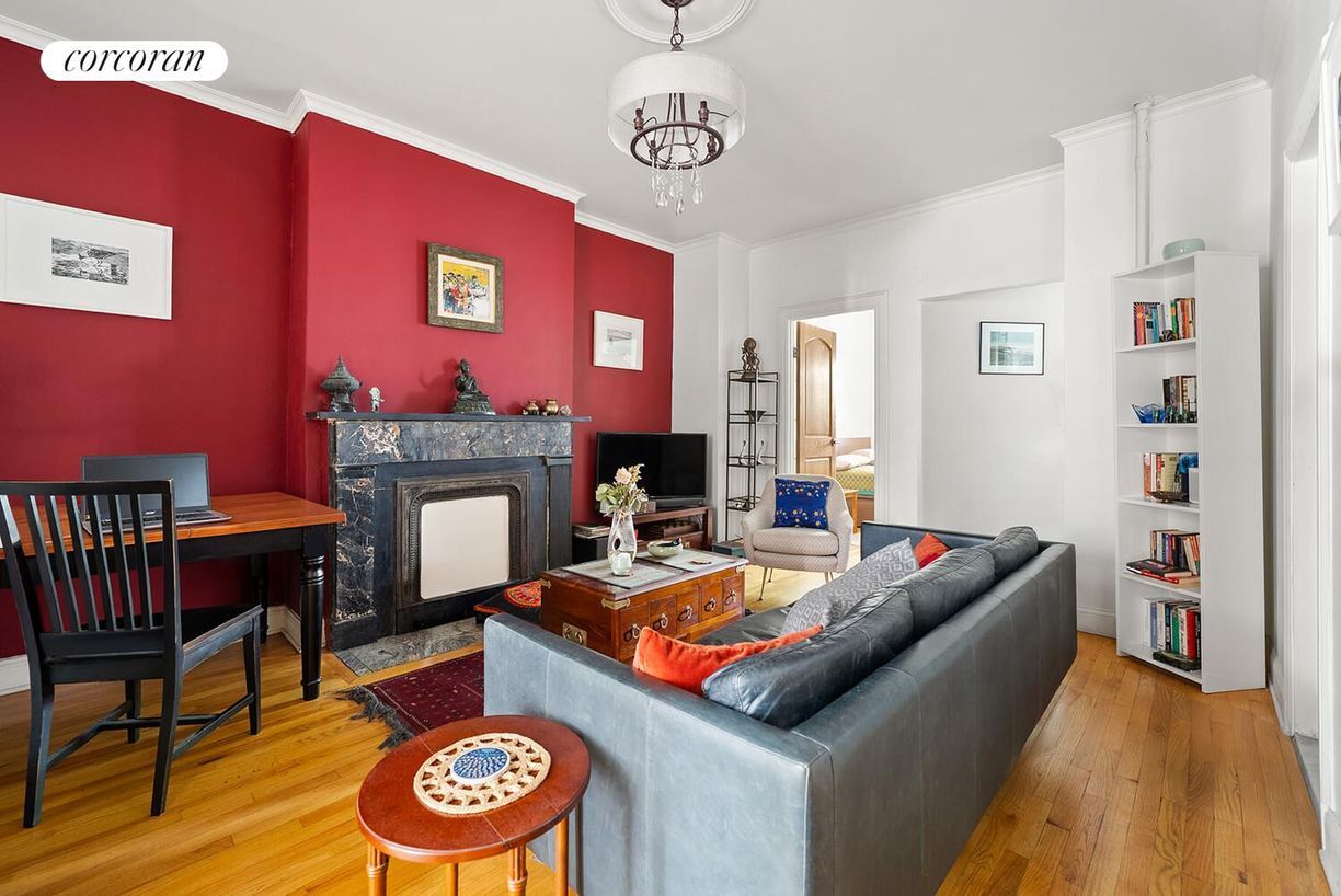 Primary Photo - 138 Hoyt St
