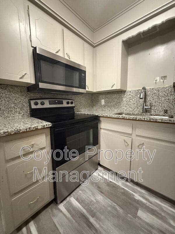 Foto del edificio - 1737 S Peoria Ave