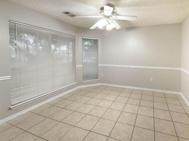 Foto del edificio - 1761 Guildford Ct
