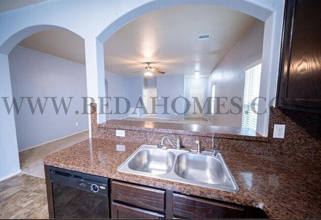 Foto del edificio - 7880 Galleon Field Ln