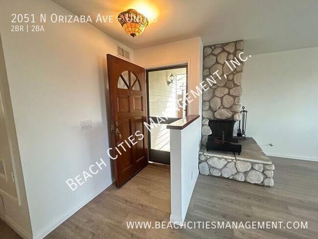 Foto del edificio - 2051 N Orizaba Ave