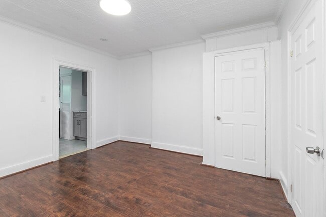 Building Photo - 216 5th St