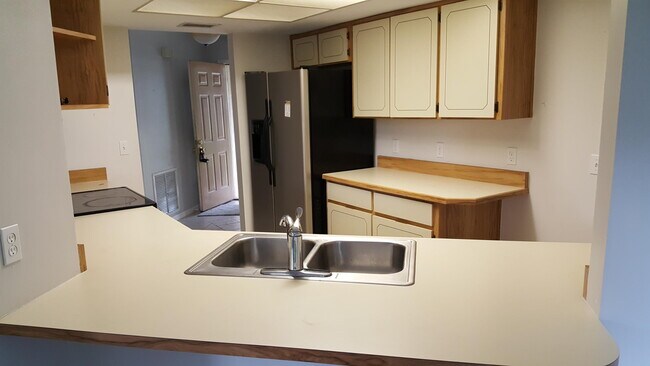 Building Photo - 1561 SE Sutton St