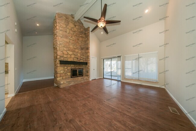 Building Photo - 2208 Brookhaven Ct