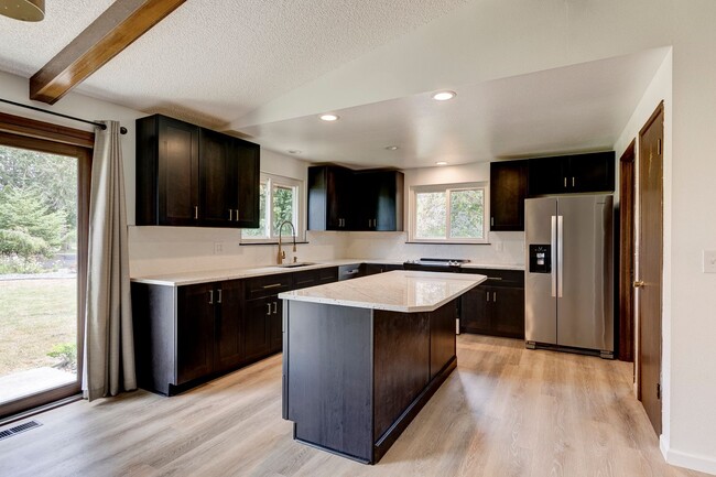 Building Photo - 3 Bed 2 Bath Home in Swantown Neighborhood