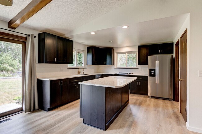 Foto del edificio - 3 Bed 2 Bath Home in Swantown Neighborhood