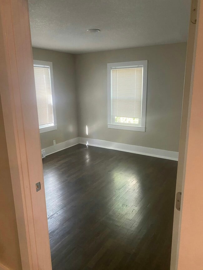 Building Photo - 916 Grove St Building Photo - 916 Grove St