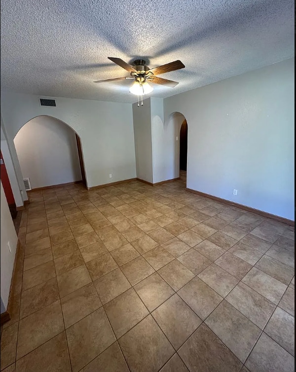Building Photo - 2112 Castle Ct