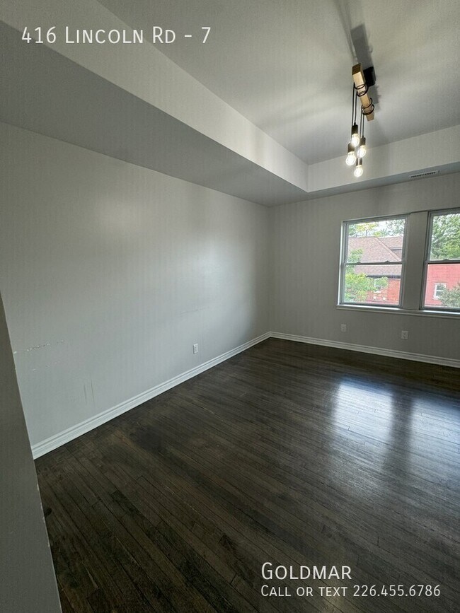 Building Photo - Gorgeous, Spacious Unit in Walkerville
