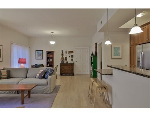 Primary Photo - 61 Bolton St