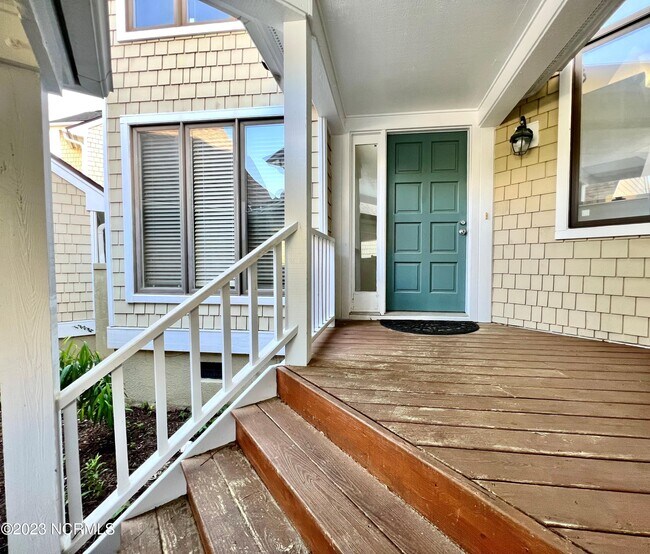 Building Photo - 5304 Villa Ct