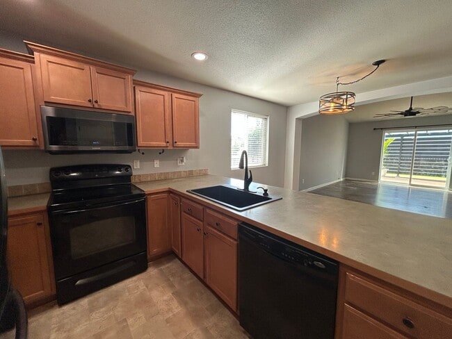 Foto del edificio - Gorgeous 3 BD, 2 BA House with 1 Car garag...