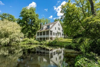 Building Photo - 176 Schoolhouse Rd