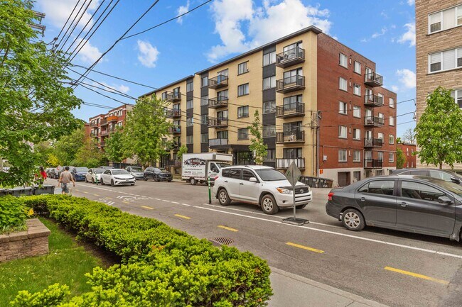 Building Photo - 4855 Bourret